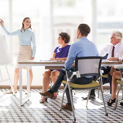 An Elite CV Crafters specialist leading a career strategy session